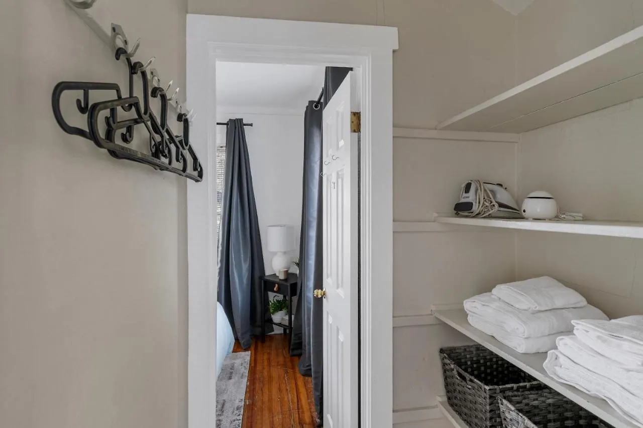 Apartment 1 Min Away From Bayshore, Sleeps 7 Tampa