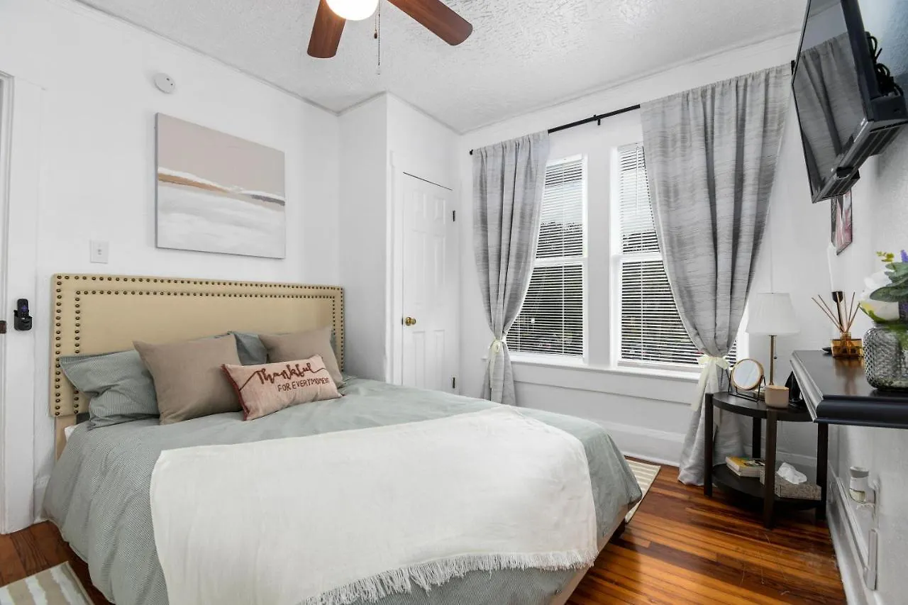 Apartment 1 Min Away From Bayshore, Sleeps 7 Tampa