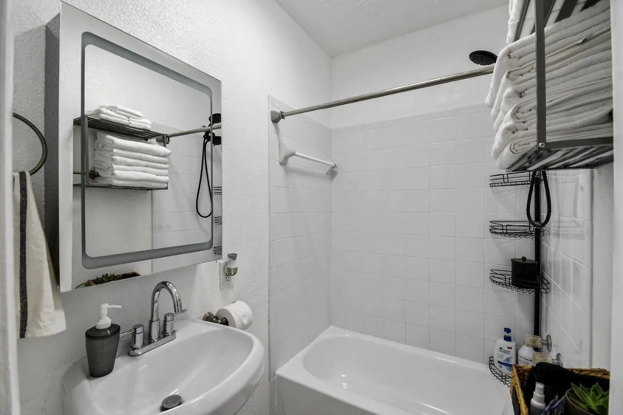 Apartment 1 Min Away From Bayshore, Sleeps 7 Tampa United States
