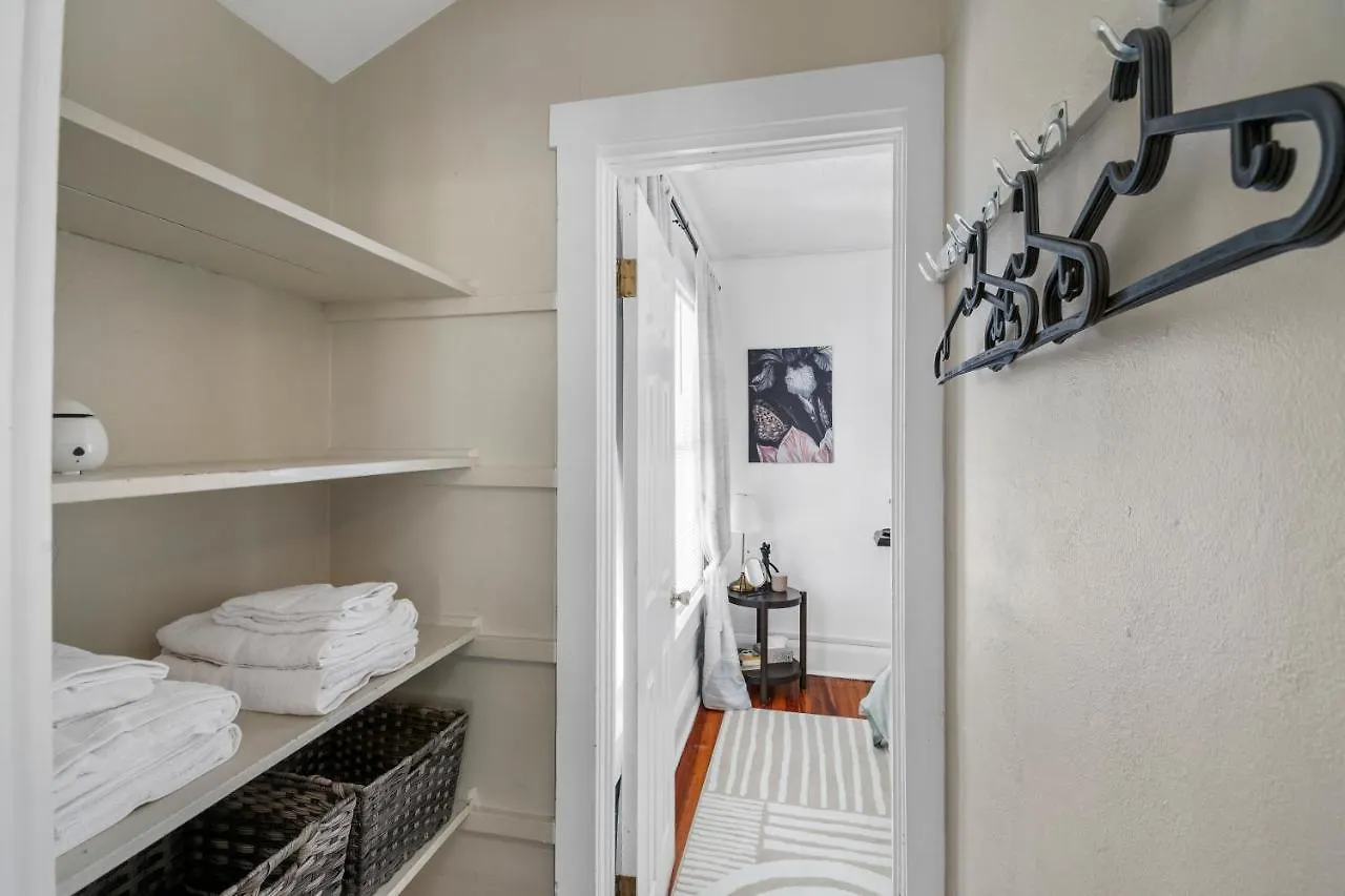 Apartment 1 Min Away From Bayshore, Sleeps 7 Tampa