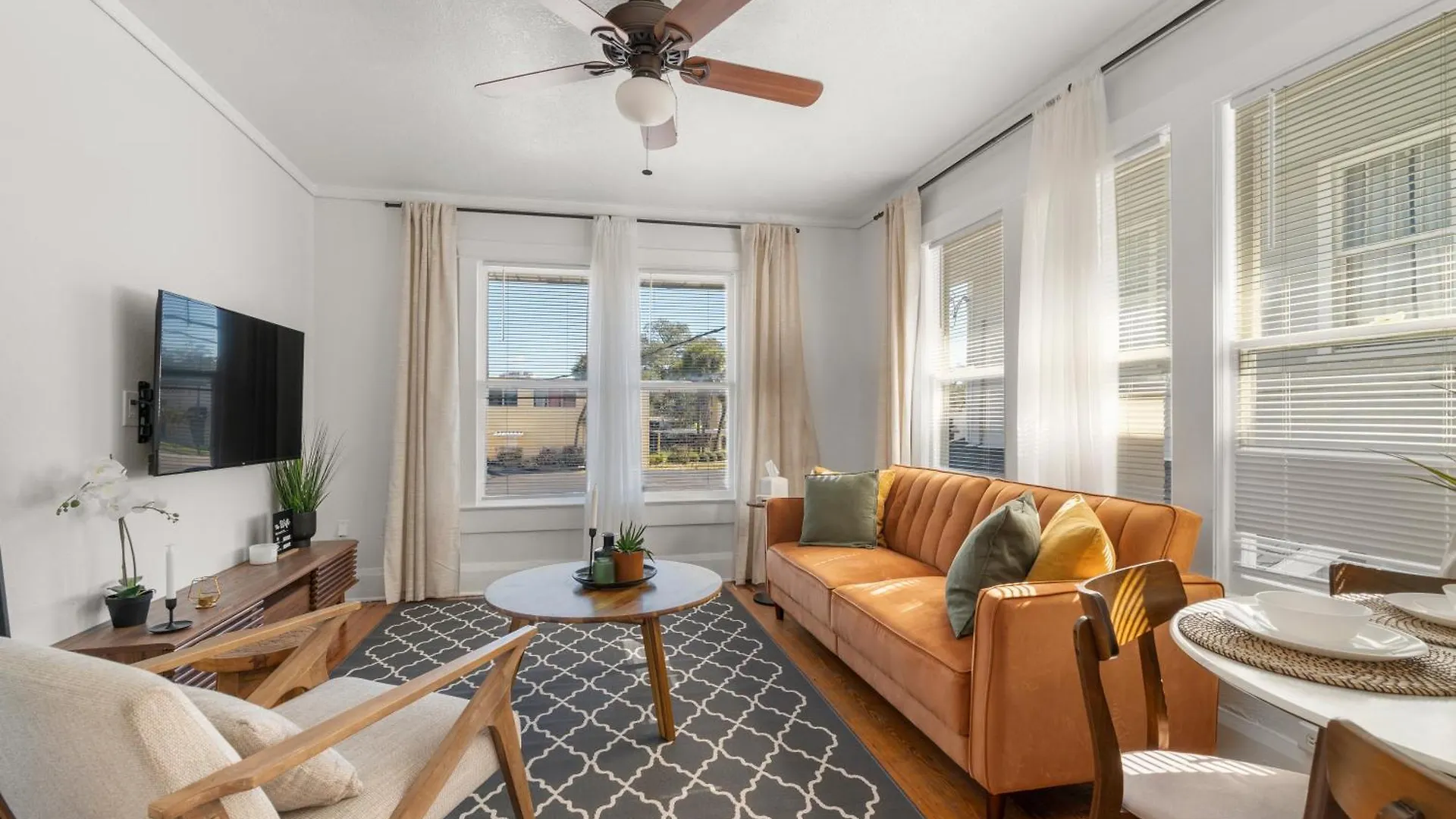 Apartment 1 Min Away From Bayshore, Sleeps 7 Tampa