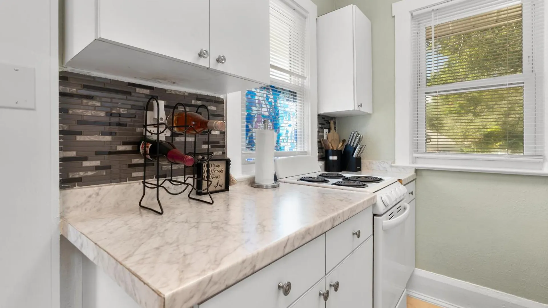 Apartment 1 Min Away From Bayshore, Sleeps 7 Tampa